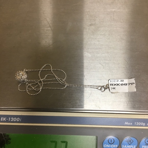 14K white gold round diamonds pendant - Picture 4 of 4